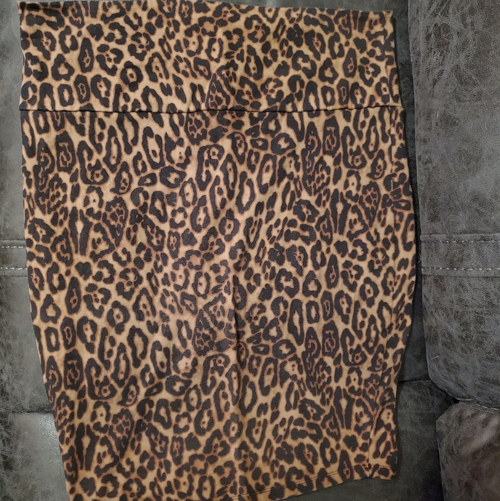 Leopard print pencil skirt
